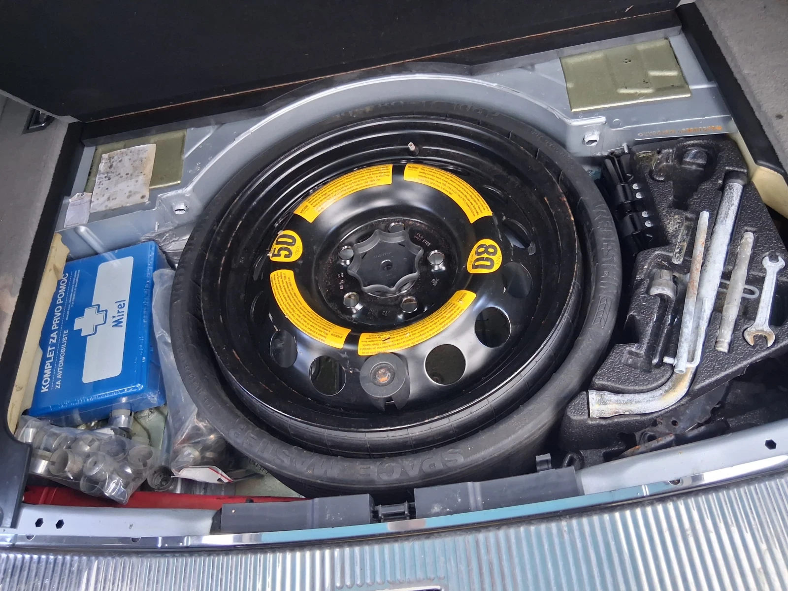 VW Touareg 3.2 240кс, снимка 12 - Автомобили и джипове - 56076378