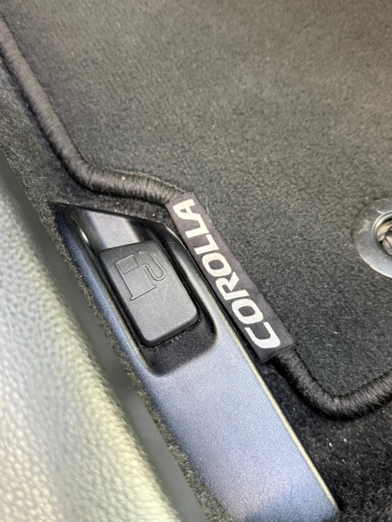 Toyota Corolla 1.8 122к.с. СЕРВИЗНА ИСТОРИЯ, снимка 16 - Автомобили и джипове - 52634994