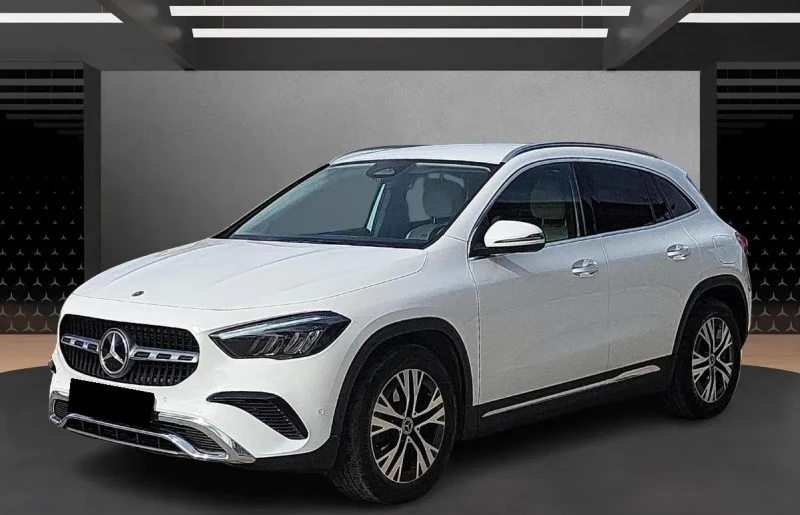 Mercedes-Benz GLA 180, снимка 3 - Автомобили и джипове - 52549370