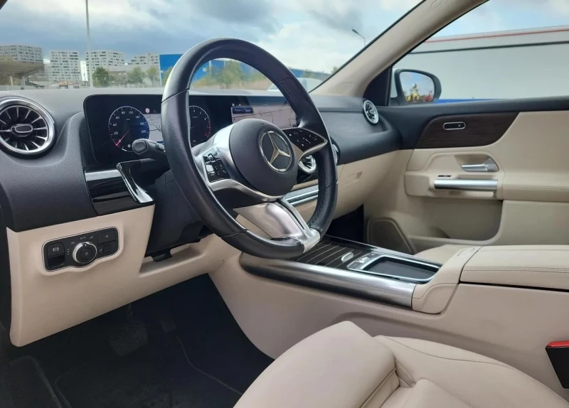 Mercedes-Benz GLA 180, снимка 6 - Автомобили и джипове - 52549370