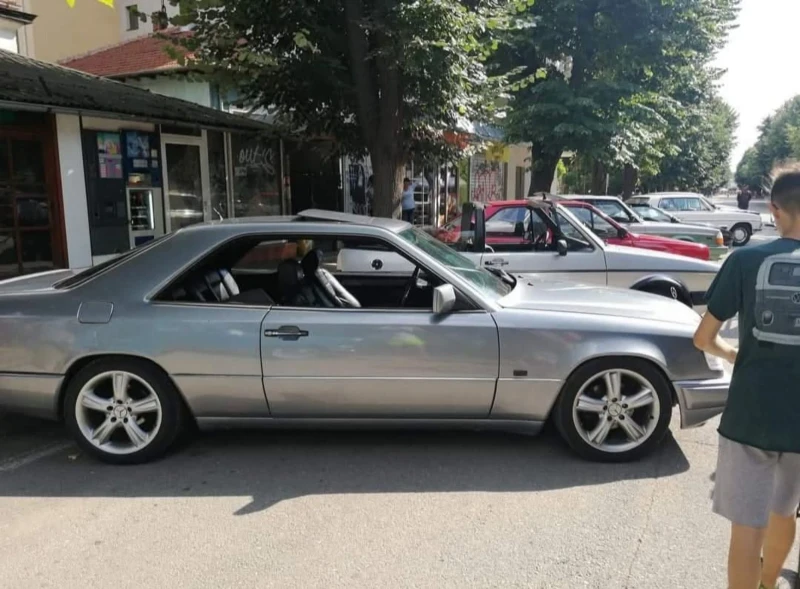 Mercedes-Benz 124 200 CE, снимка 4 - Автомобили и джипове - 52885990