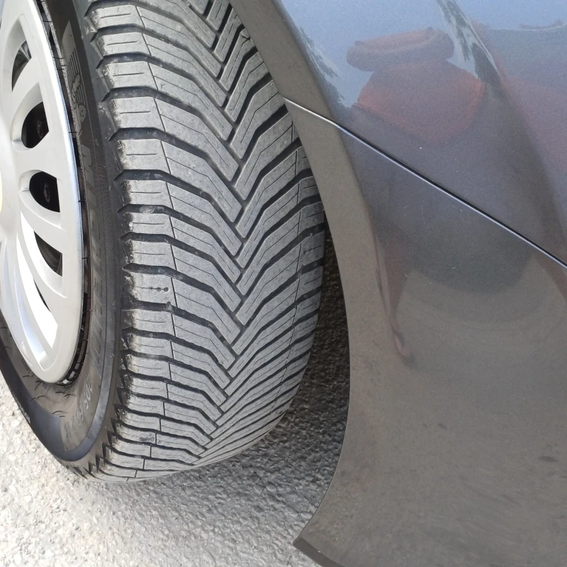 Toyota Avensis 132к.с Бензин Седан , снимка 8 - Автомобили и джипове - 53472955