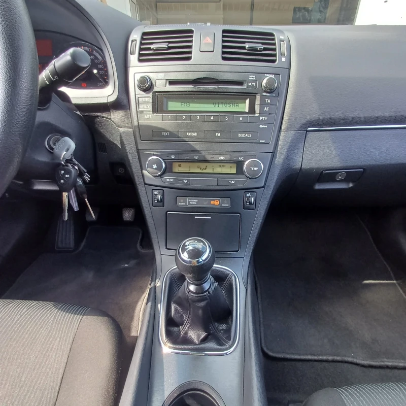 Toyota Avensis 132к.с Бензин Седан , снимка 13 - Автомобили и джипове - 53472955