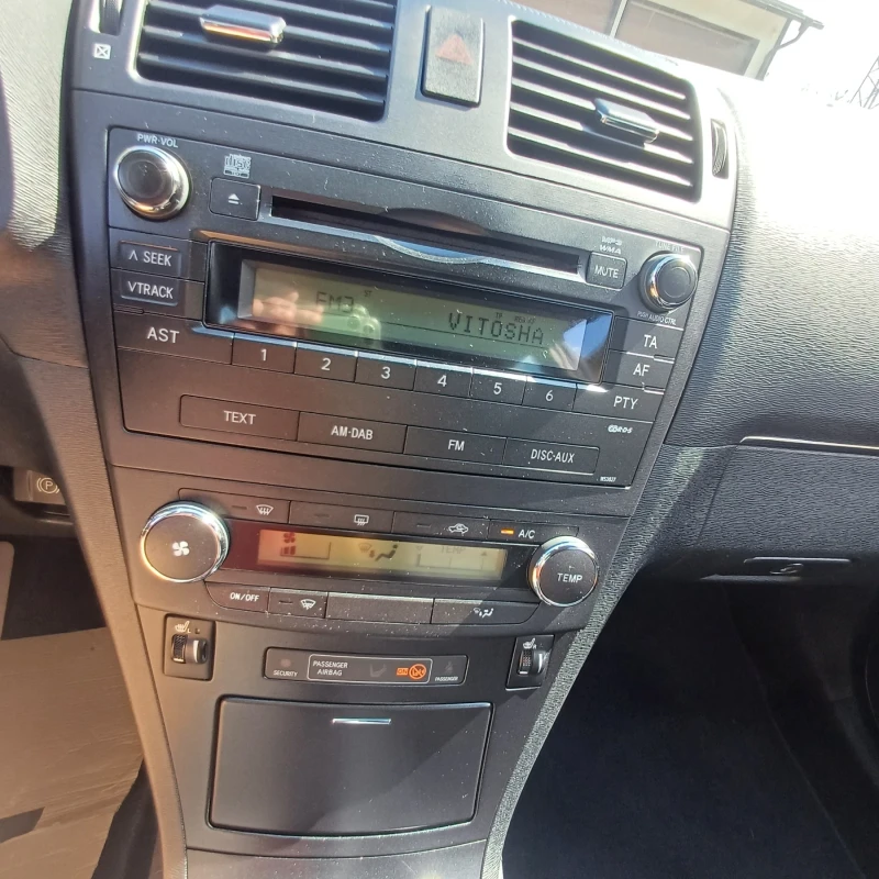 Toyota Avensis 132к.с Бензин Седан , снимка 9 - Автомобили и джипове - 53472955