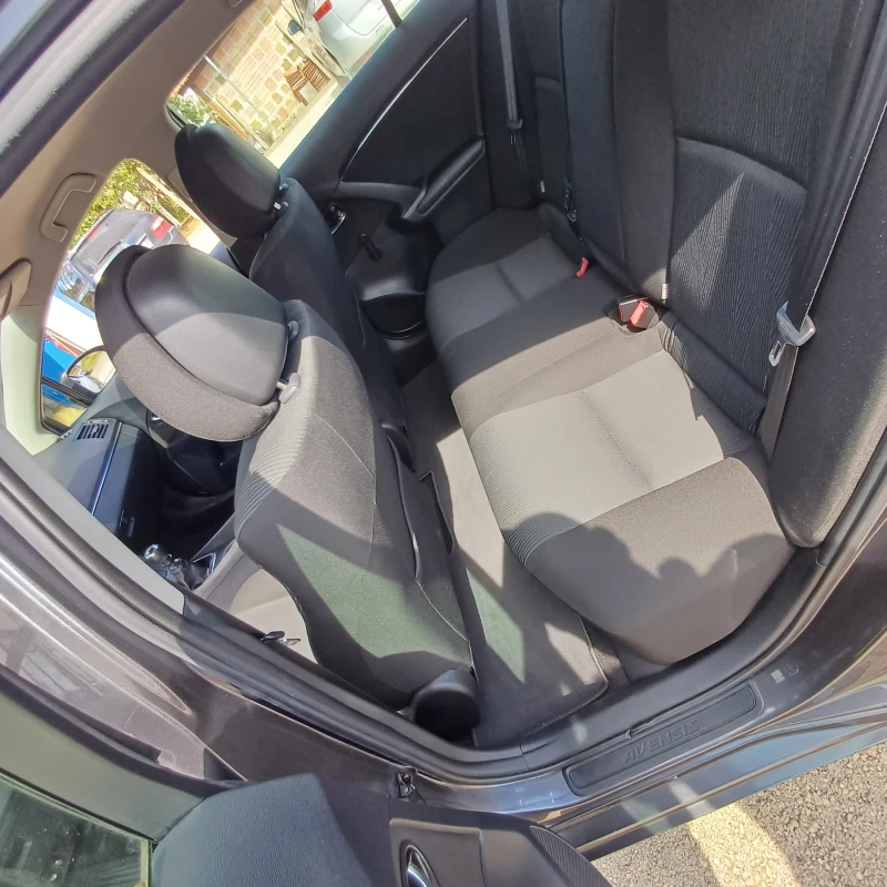 Toyota Avensis 132к.с Бензин Седан , снимка 12 - Автомобили и джипове - 53472955