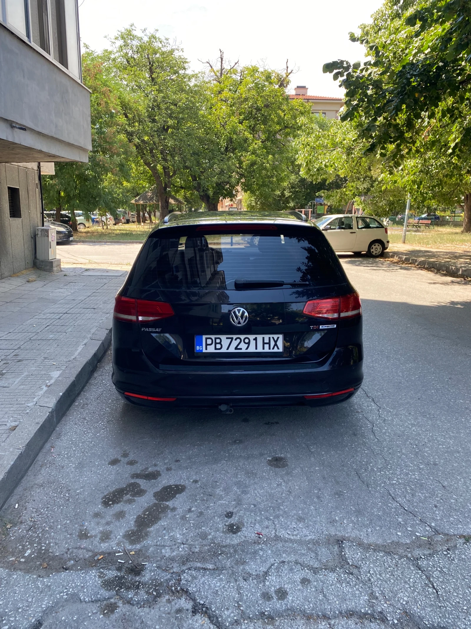 VW Passat 1.6 TDI | Черен | Обслужен - изображение 4