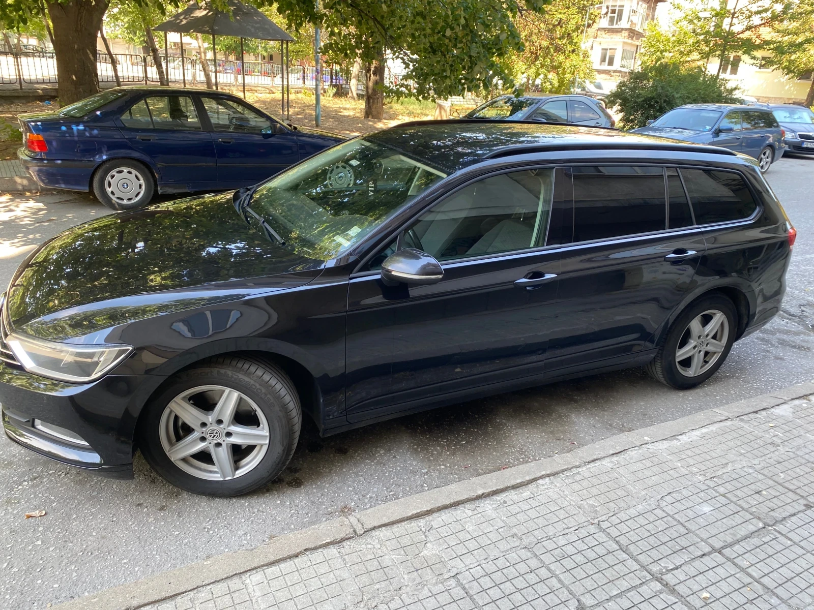 VW Passat 1.6 TDI | Черен | Обслужен - изображение 3