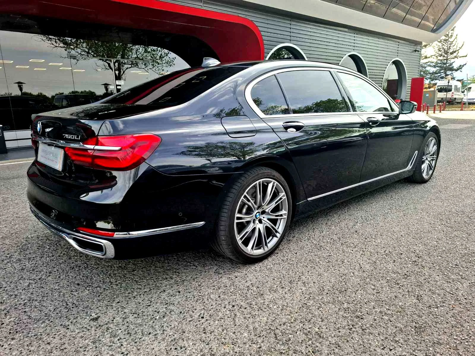 BMW 750 Li XDrive - изображение 6