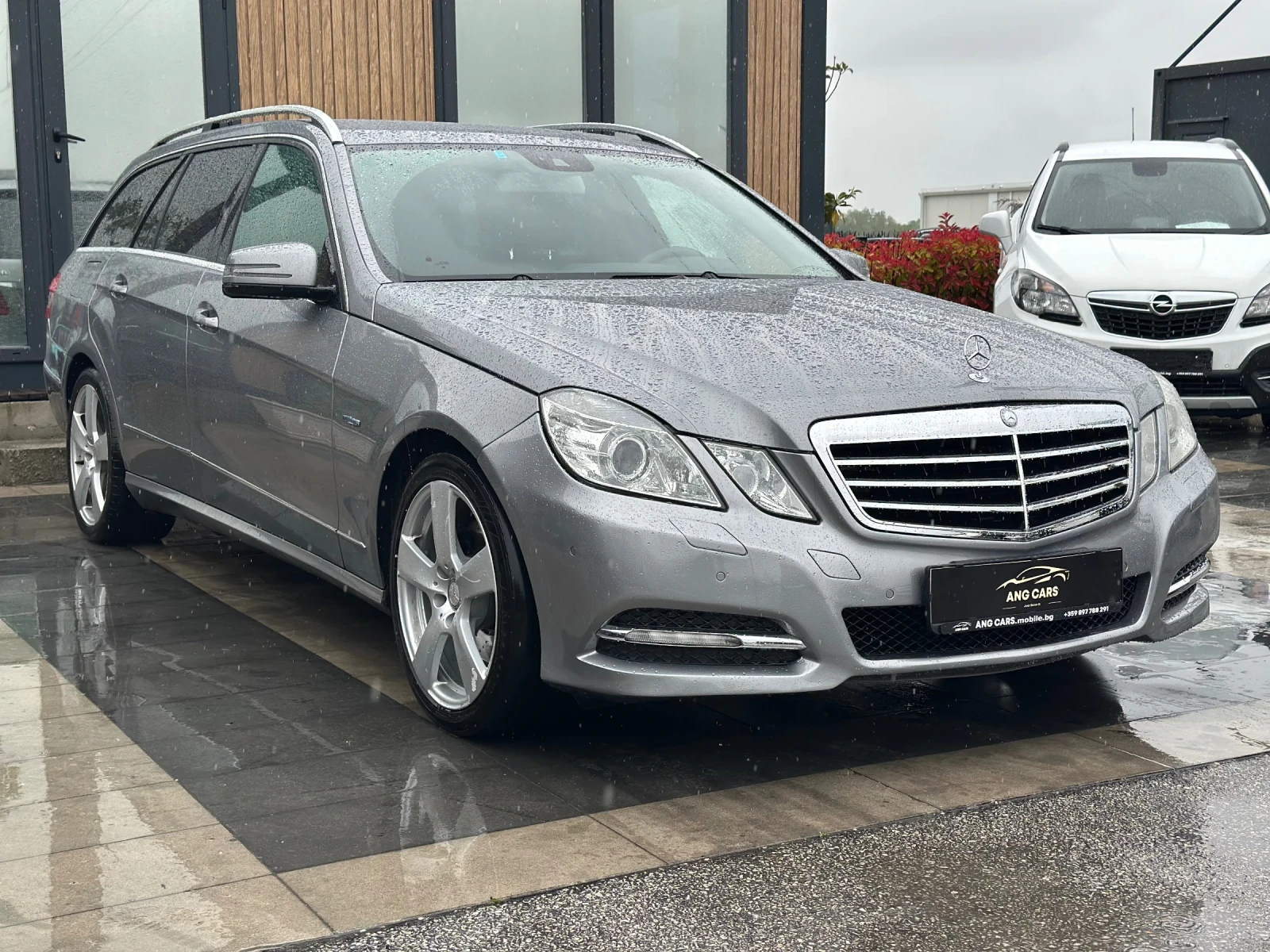 Mercedes-Benz E 250 * 4Matic* 7G-Tronic* 2013г.* , снимка 2 - Автомобили и джипове - 54000441