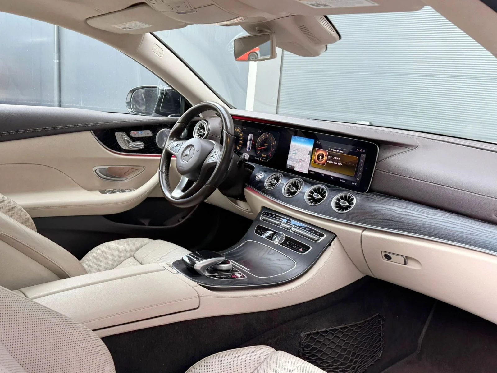 Mercedes-Benz E 400 Mercedes E400i AMG* COUPE* BURM* PANO* HUD* ASSIST, снимка 12 - Автомобили и джипове - 54164071