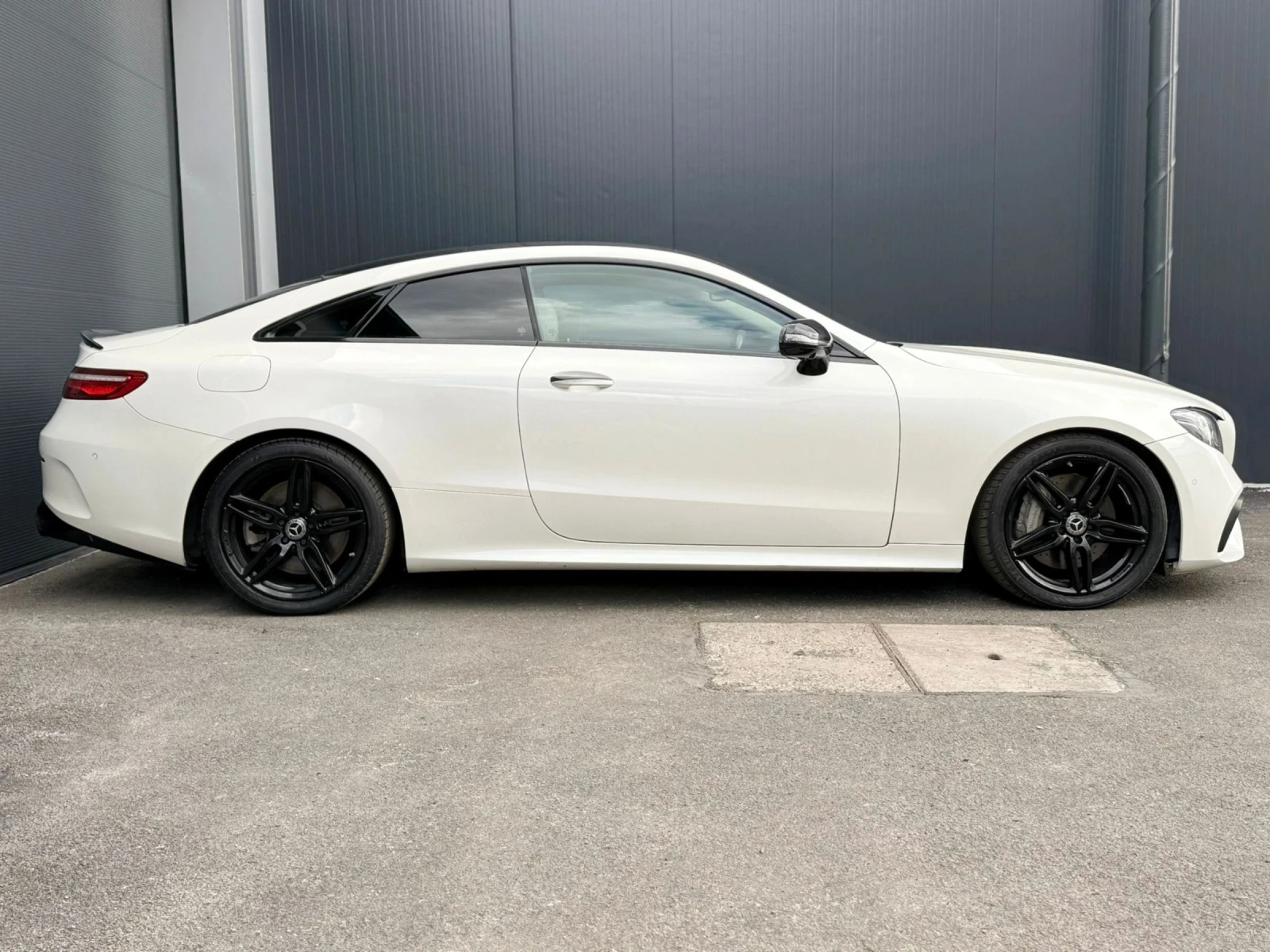 Mercedes-Benz E 400 Mercedes E400i AMG* COUPE* BURM* PANO* HUD* ASSIST, снимка 6 - Автомобили и джипове - 54164071