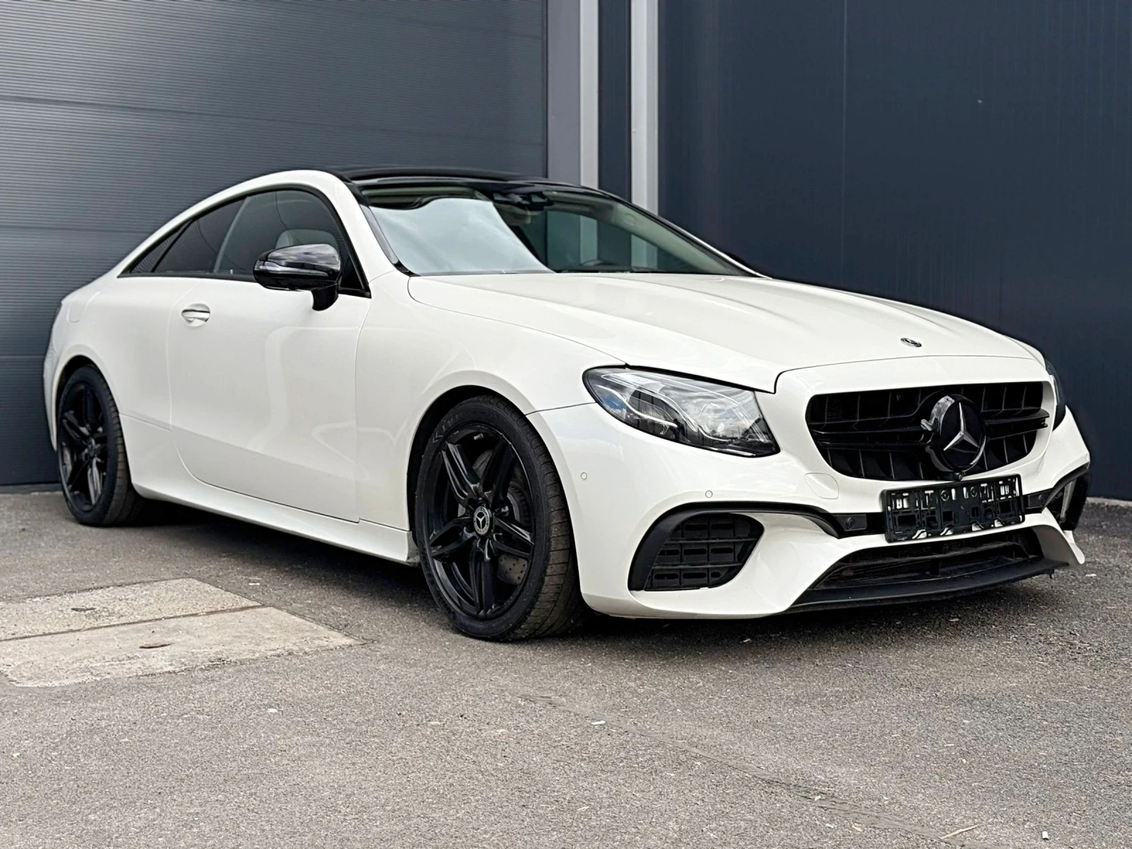 Mercedes-Benz E 400 Mercedes E400i AMG* COUPE* BURM* PANO* HUD* ASSIST, снимка 4 - Автомобили и джипове - 54164071