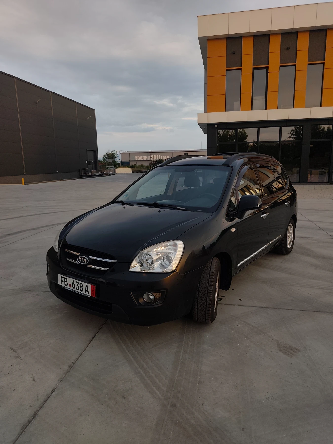 Kia Carens 2.0I, LPG- Lovato, Facelift, климатроник, теглич!
