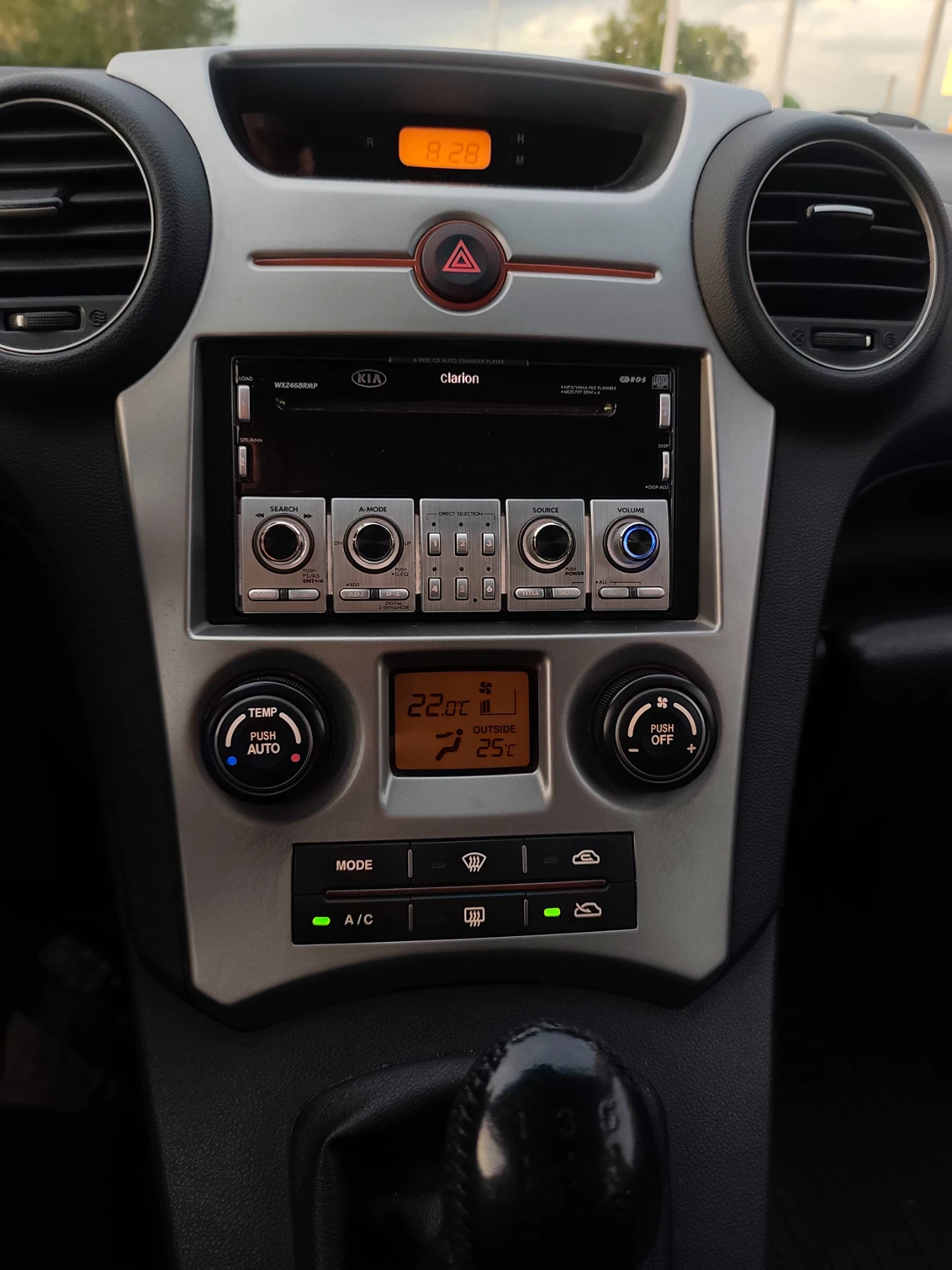 Kia Carens 2.0I, LPG- Lovato, Facelift, климатроник, теглич!, снимка 11 - Автомобили и джипове - 55138392