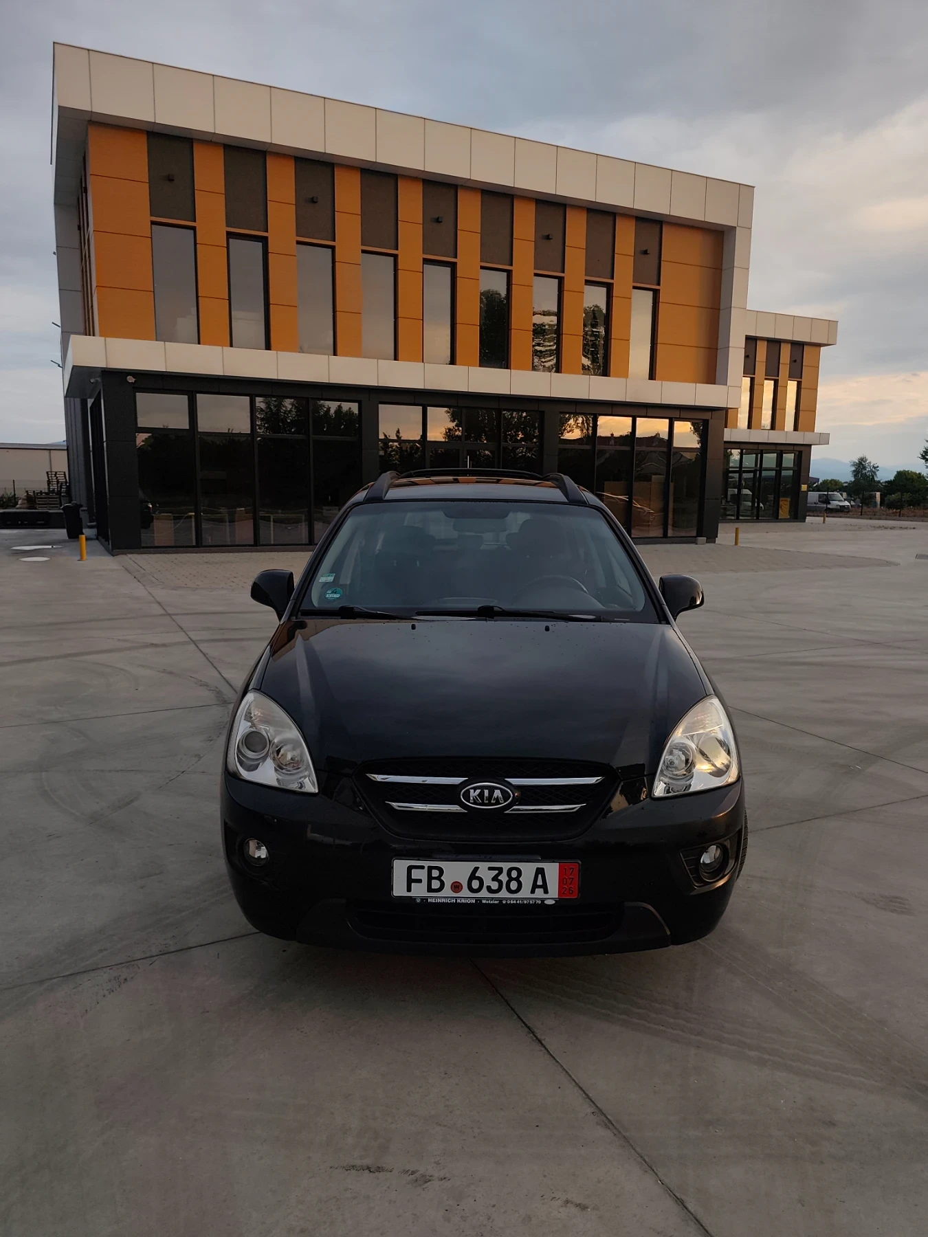 Kia Carens 2.0I, LPG- Lovato, Facelift, климатроник, теглич!, снимка 2 - Автомобили и джипове - 55138392