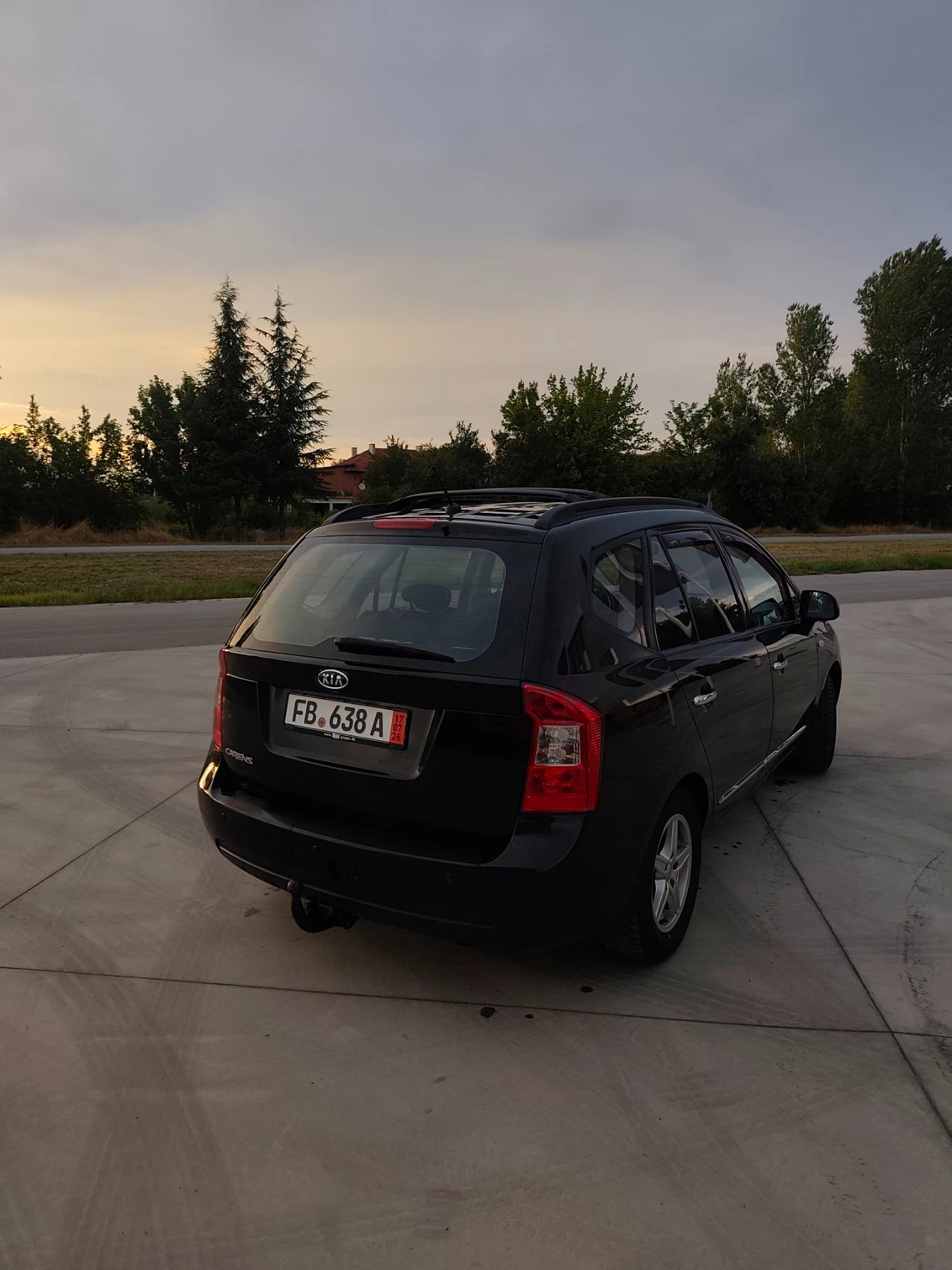 Kia Carens 2.0I, LPG- Lovato, Facelift, климатроник, теглич!, снимка 4 - Автомобили и джипове - 55138392