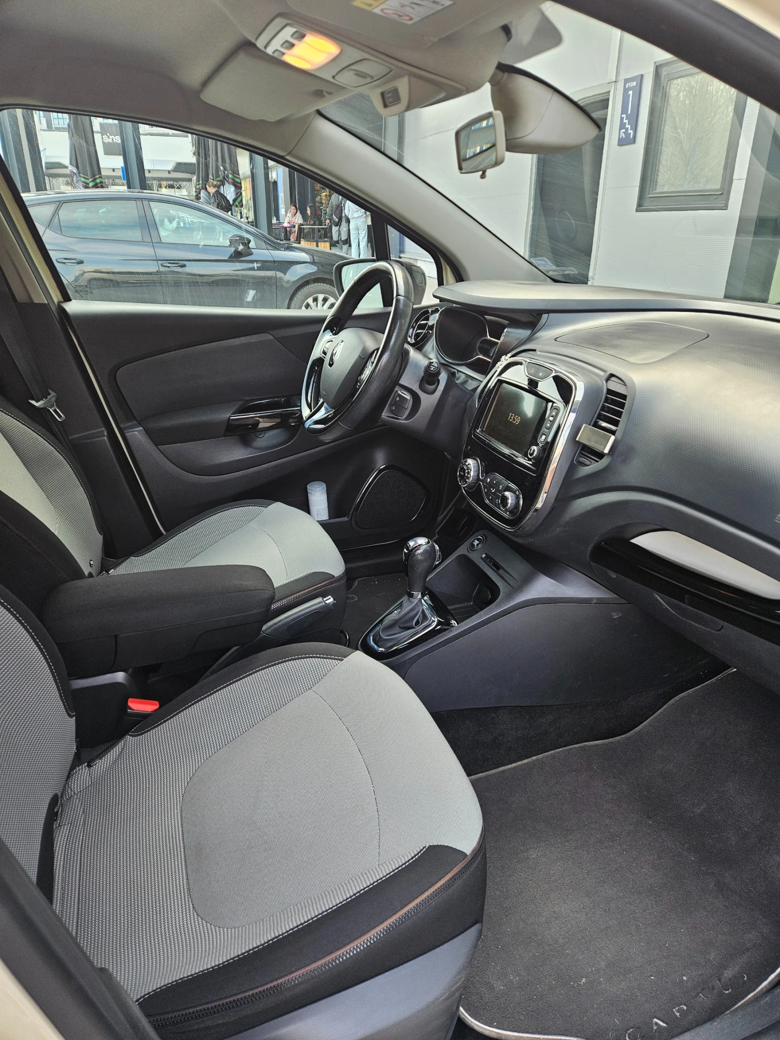 Renault Captur 1.5 DCI, снимка 7 - Автомобили и джипове - 55176248