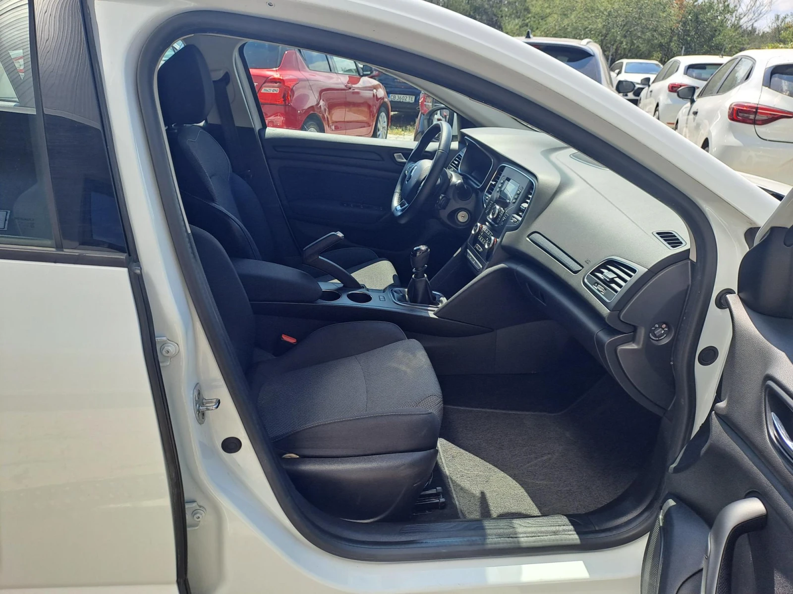 Renault Megane 1.3 TCe Life 140к.с. Супер Лятна разпродажба, снимка 15 - Автомобили и джипове - 55664082