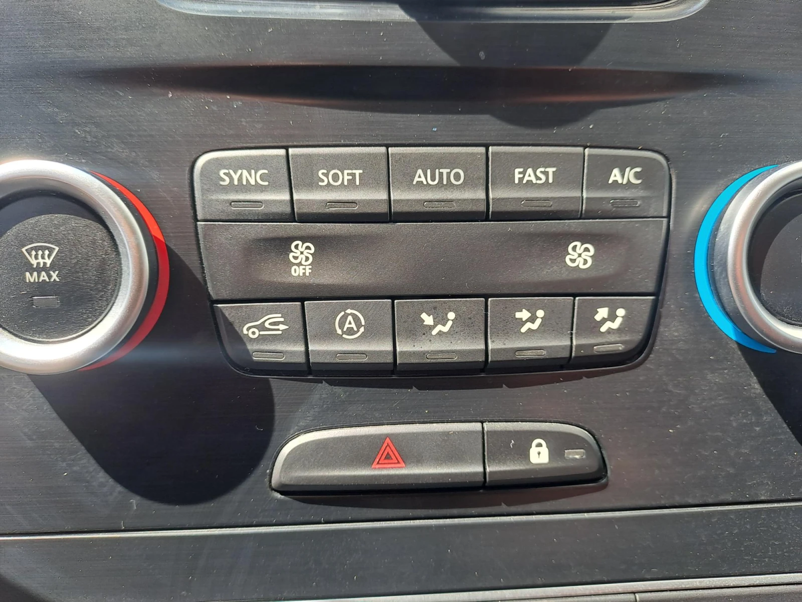 Renault Megane 1.3 TCe Life 140к.с. Супер Лятна разпродажба, снимка 12 - Автомобили и джипове - 55664082