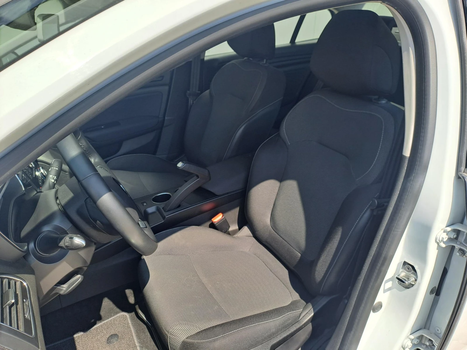 Renault Megane 1.3 TCe Life 140к.с. Супер Лятна разпродажба, снимка 10 - Автомобили и джипове - 55664082