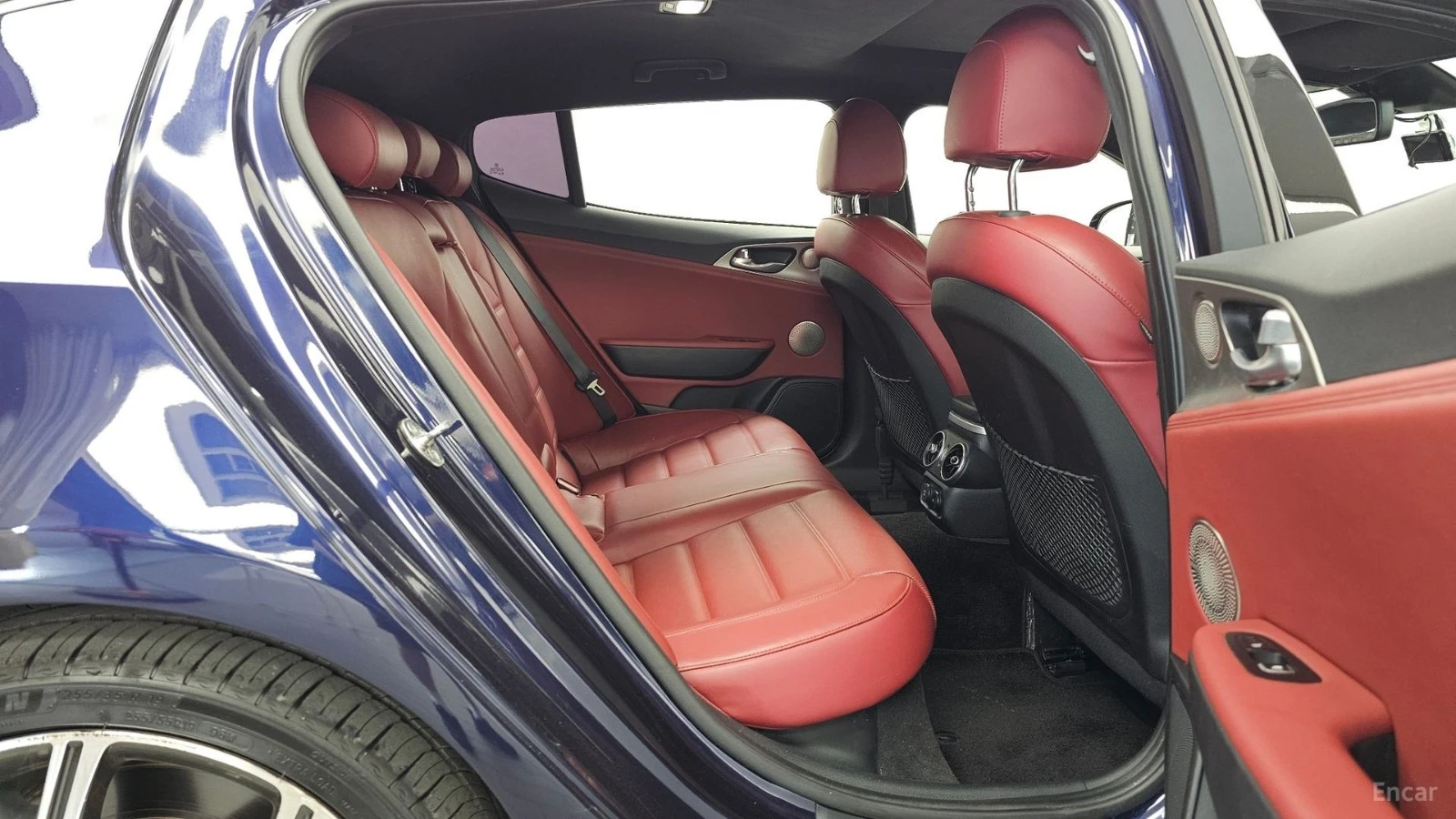 Kia Stinger 3.3 GT - DISTRONIC - HUD - ОБДУХ - LEXICON -360CAM, снимка 12 - Автомобили и джипове - 56113772