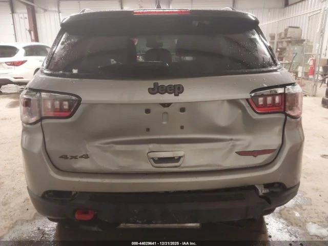 Jeep Compass TRAILHAWK 4X4ЛУКС КОМПАКТЕН ПРОХОДИМ ОФРОУД, снимка 6 - Автомобили и джипове - 53208989