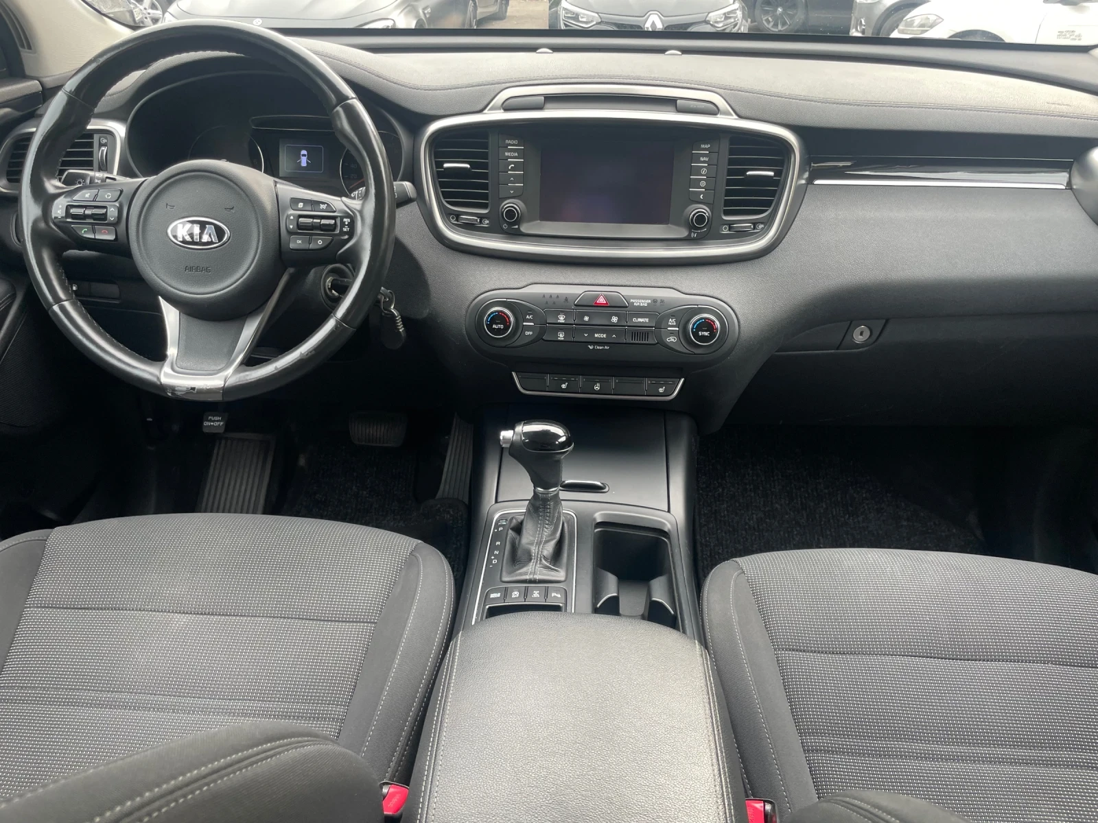 Kia Sorento 2.2CRDI 4WD 200HP 7Местен - изображение 8