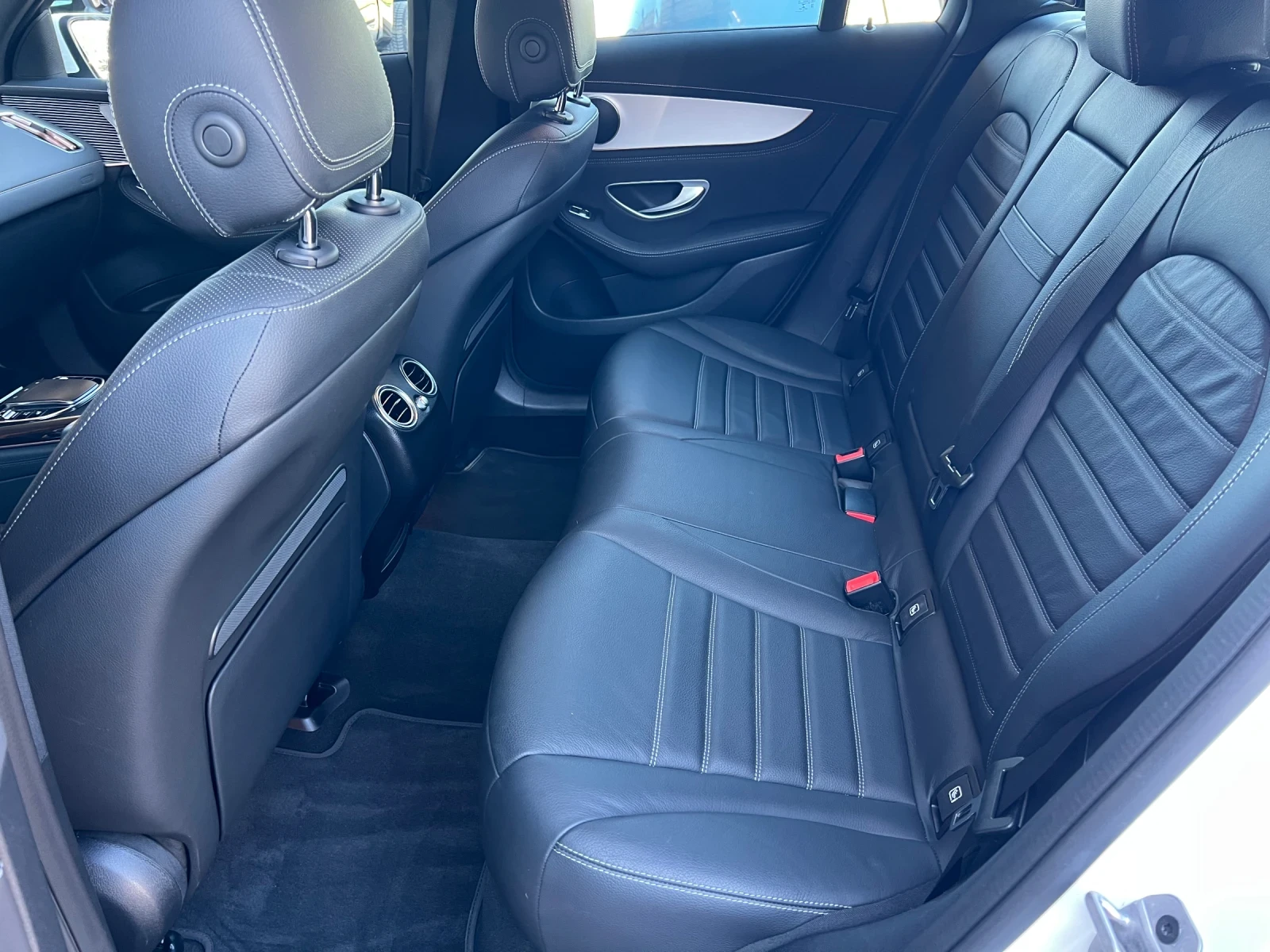 Mercedes-Benz EQC 400 AMG* 4MATIC* 2022* Distronik* , снимка 9 - Автомобили и джипове - 53878295