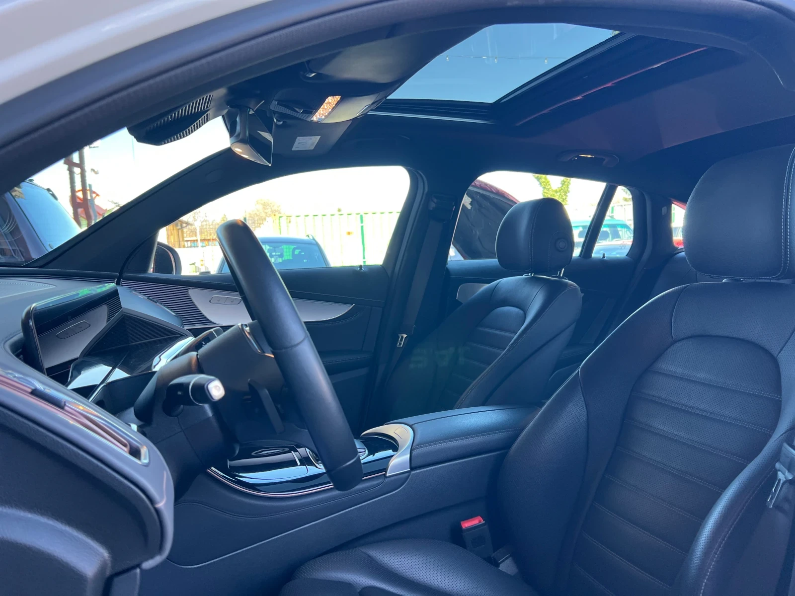 Mercedes-Benz EQC 400 AMG* 4MATIC* 2022* Distronik* , снимка 14 - Автомобили и джипове - 53878295