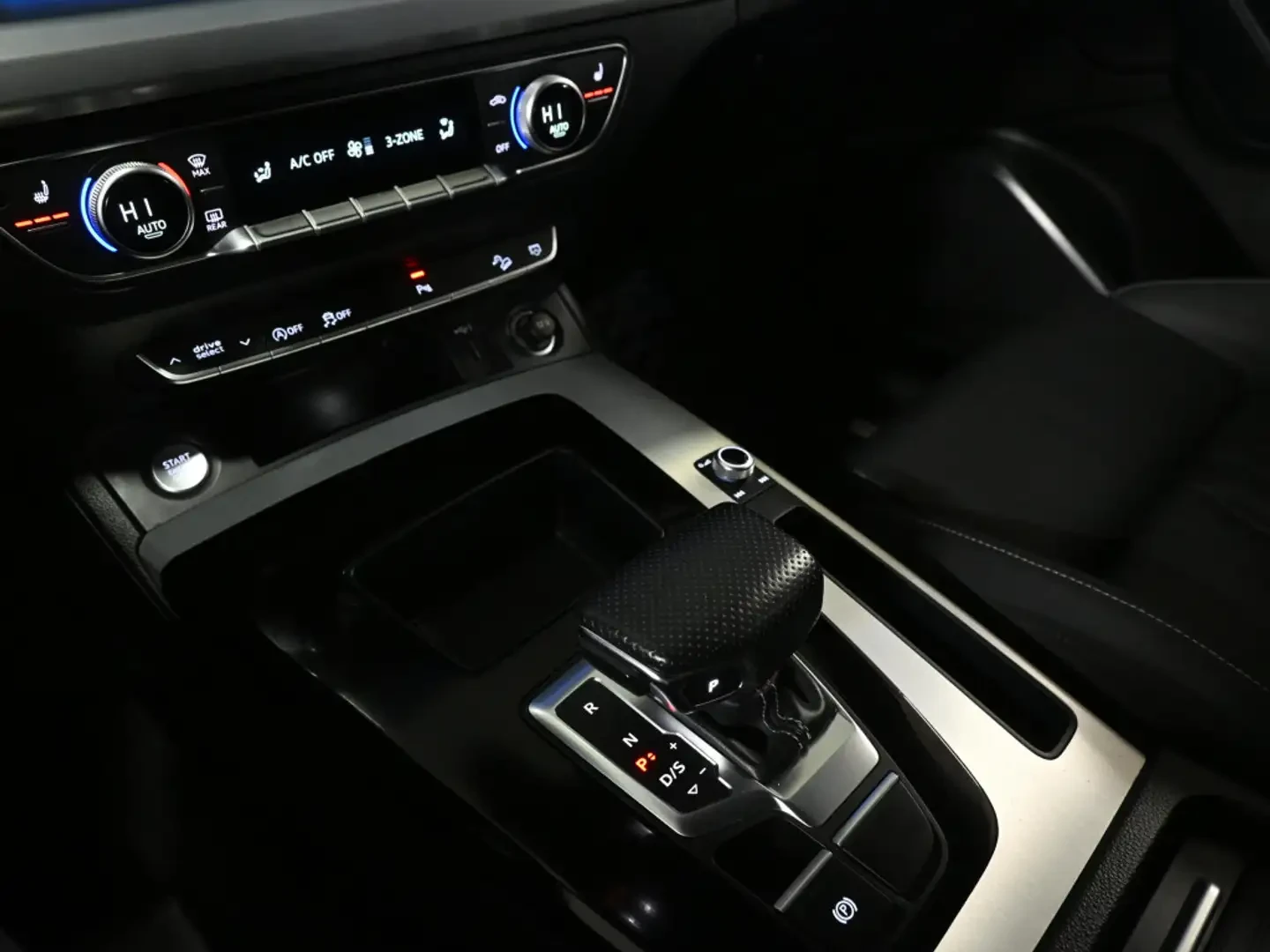Audi Q5 S-LINE/BLACK OPTICS/PANO/DIGITAL/AMBIENT/, снимка 14 - Автомобили и джипове - 55661457