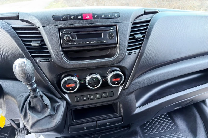 Iveco Daily 35-170* 3.0L* БОРД* КЛИМА* ВЪЗГЛАВНИЦИ* 3.5т N1, снимка 11 - Бусове и автобуси - 53406630