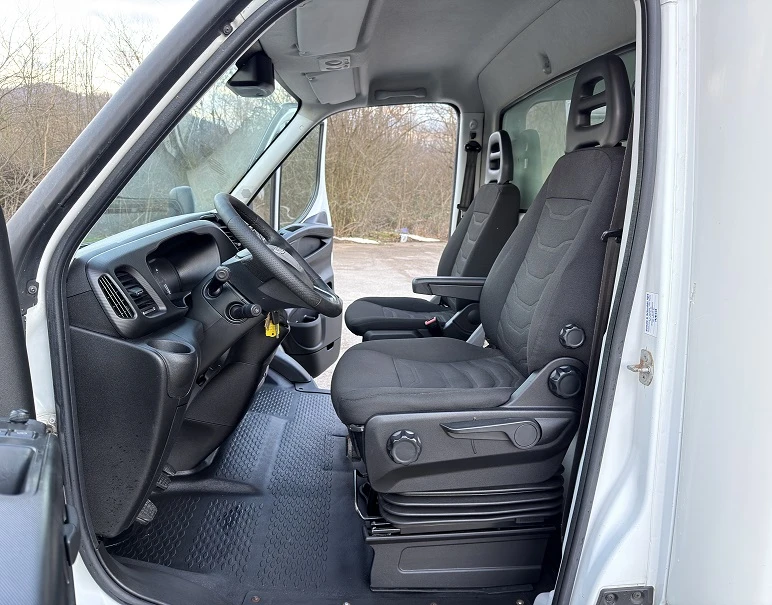Iveco Daily 35-170* 3.0L* БОРД* КЛИМА* ВЪЗГЛАВНИЦИ* 3.5т N1 - изображение 8