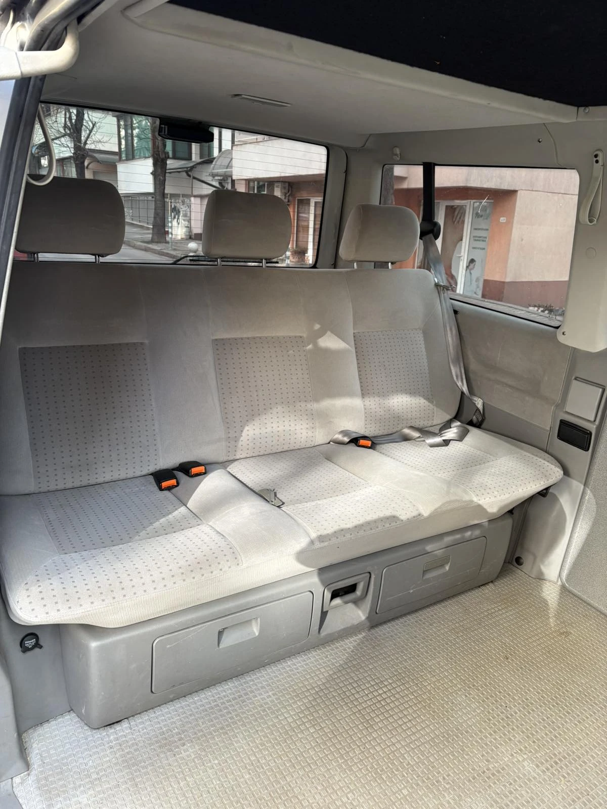 VW Multivan 2.5i-КЕМПЕР, снимка 9 - Бусове и автобуси - 54030396