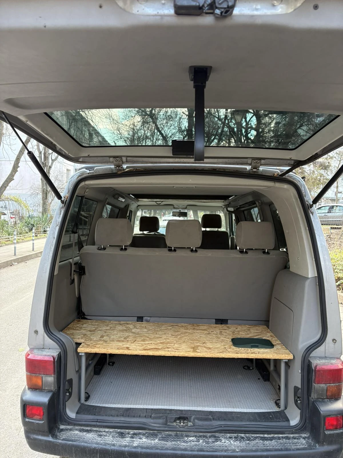 VW Multivan 2.5i-КЕМПЕР, снимка 11 - Бусове и автобуси - 54030396