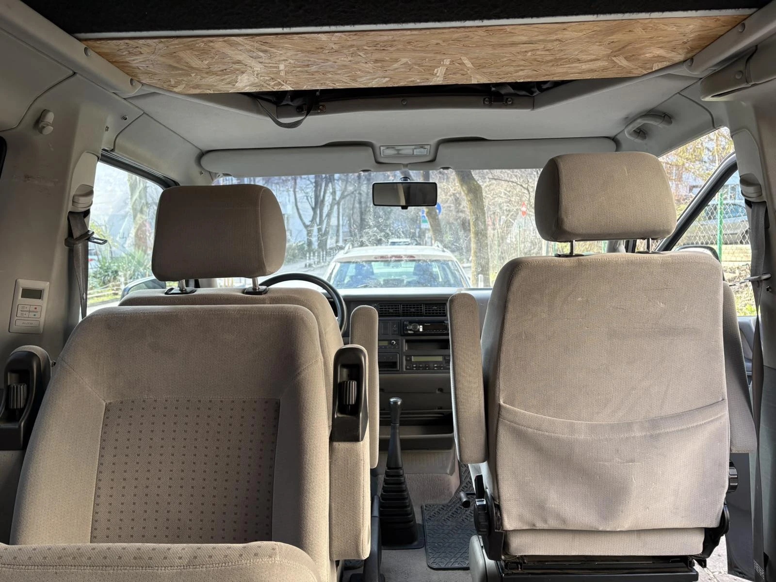 VW Multivan 2.5i-КЕМПЕР, снимка 7 - Бусове и автобуси - 54030396