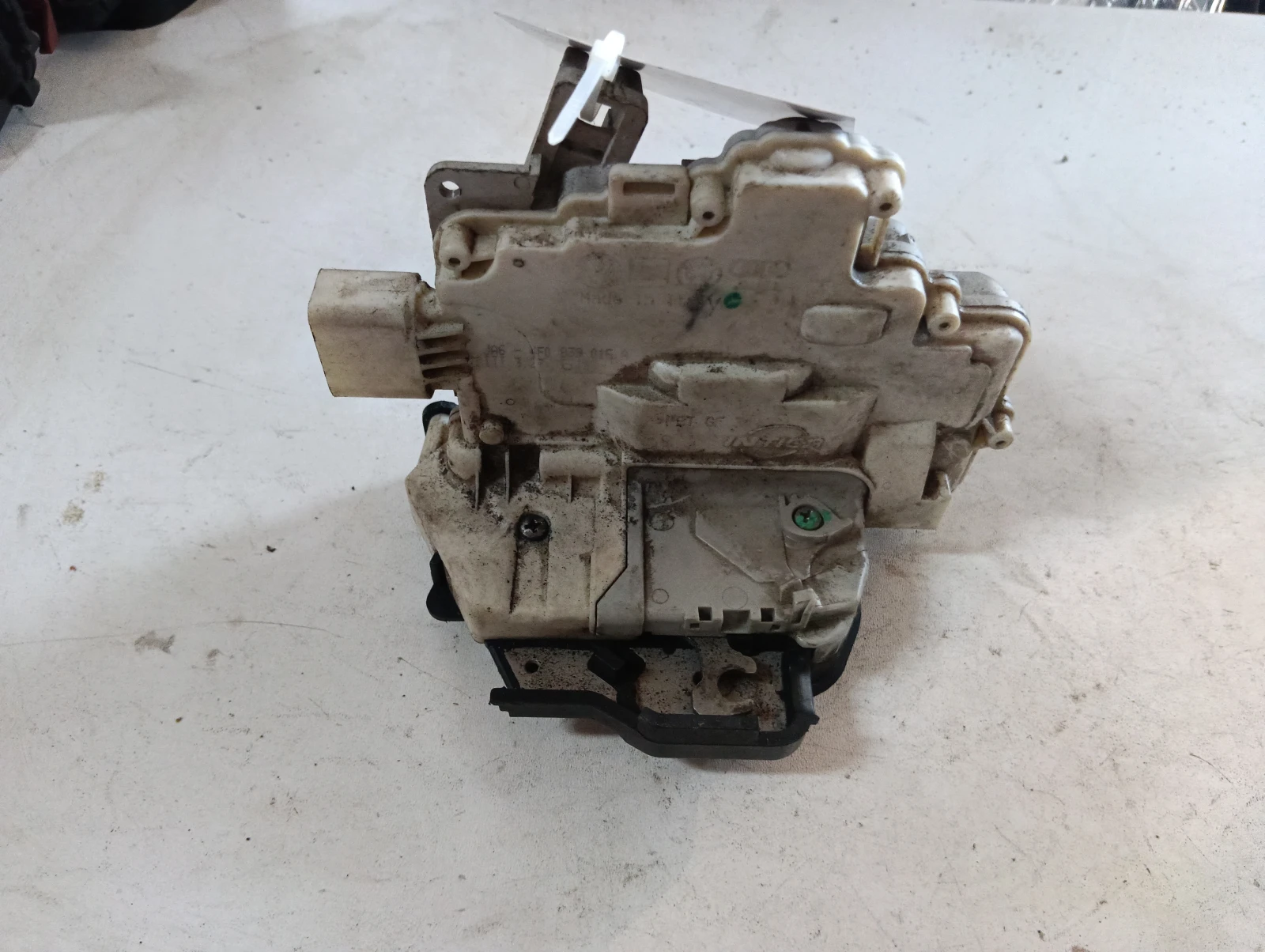 брава (задна лява) 4F0839015A Audi A6