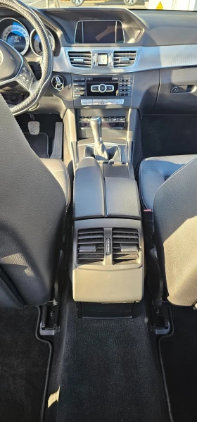 Mercedes-Benz E 200, снимка 12