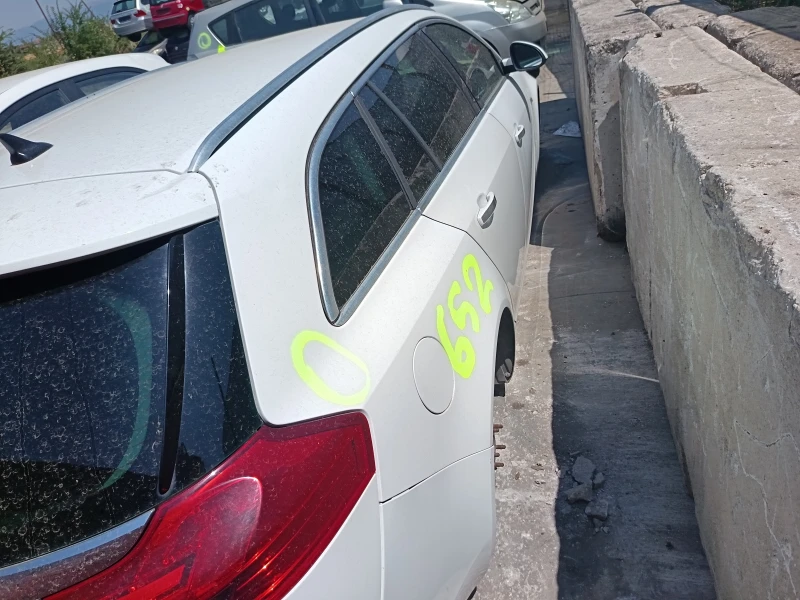 Opel Insignia, снимка 11 - Автомобили и джипове - 45613875