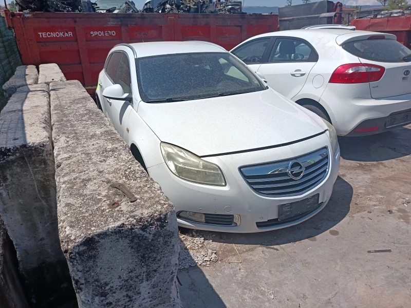 Opel Insignia, снимка 2 - Автомобили и джипове - 45613875