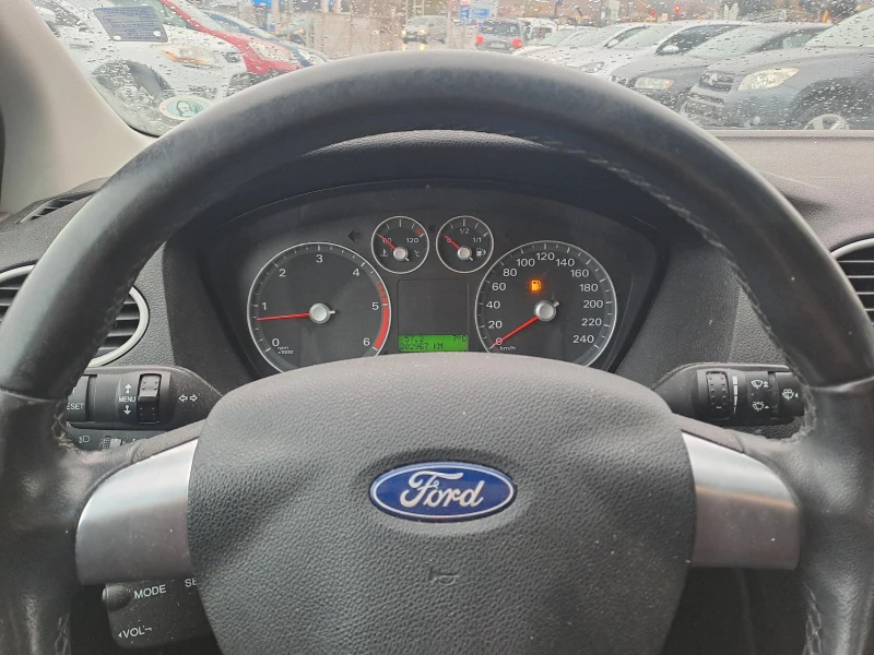 Ford Focus 1.6 TDCI, снимка 11 - Автомобили и джипове - 47970650