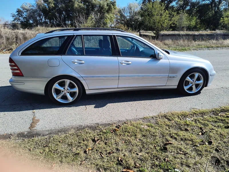 Mercedes-Benz C 220, снимка 2 - Автомобили и джипове - 52296050