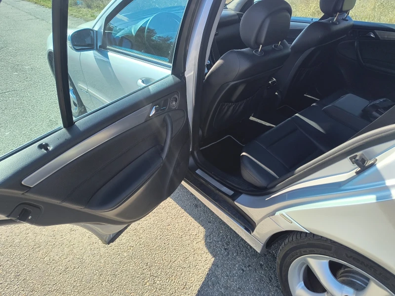 Mercedes-Benz C 220, снимка 5 - Автомобили и джипове - 52296050