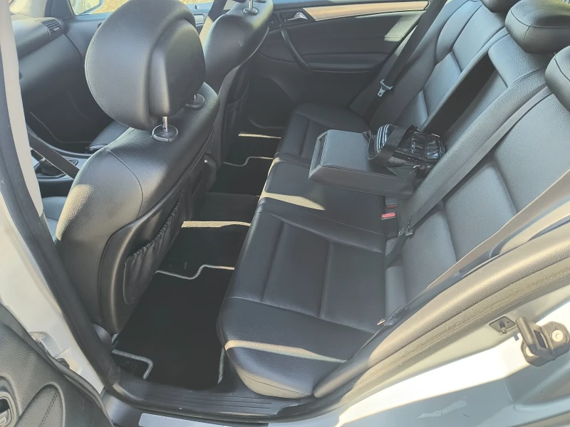 Mercedes-Benz C 220, снимка 4 - Автомобили и джипове - 52296050