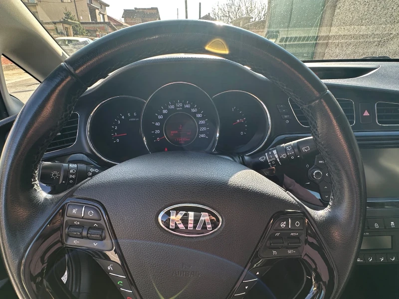 Kia Ceed 1.6 GRDI, снимка 8 - Автомобили и джипове - 53401805