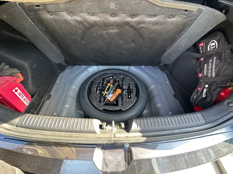 Kia Ceed 1.6 GRDI, снимка 6 - Автомобили и джипове - 53401805