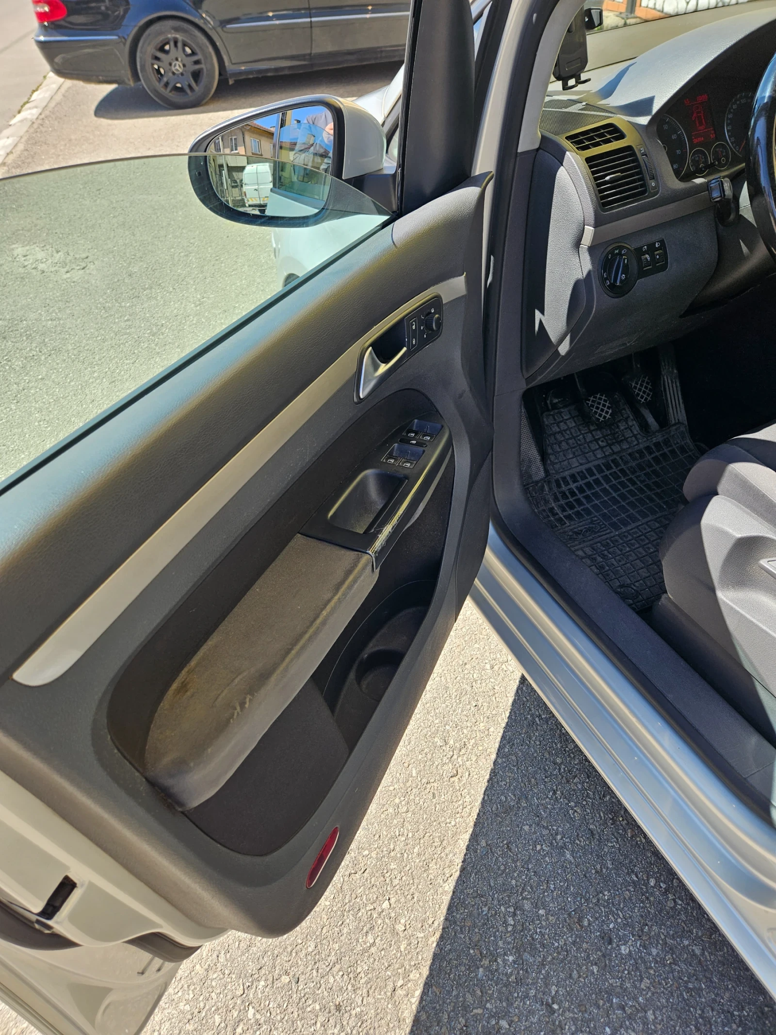 VW Touran  | Mobile.bg   12