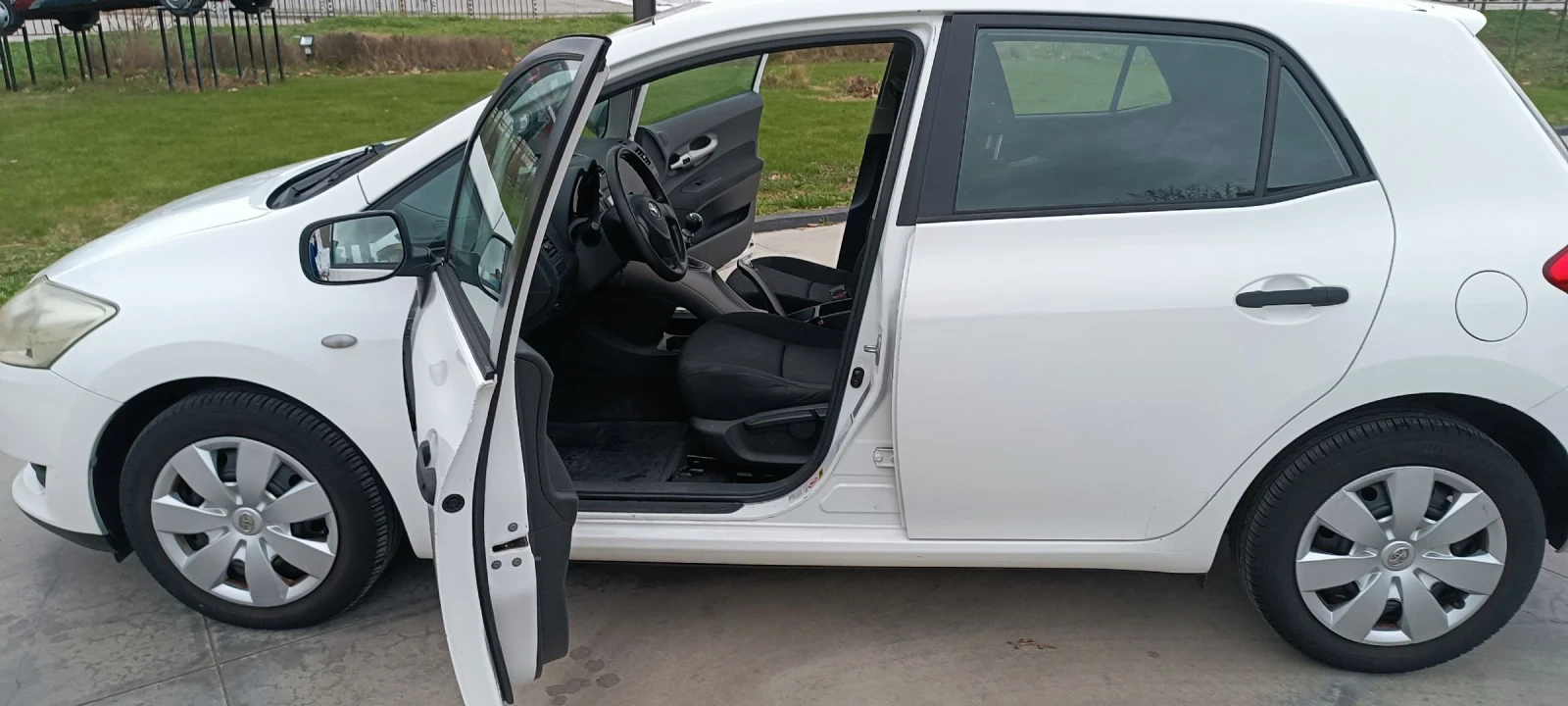 Toyota Auris  - изображение 3