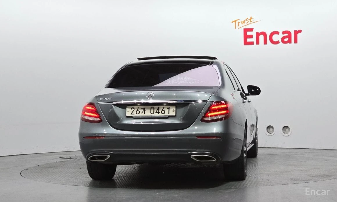 Mercedes-Benz E 300, снимка 4 - Автомобили и джипове - 53972795