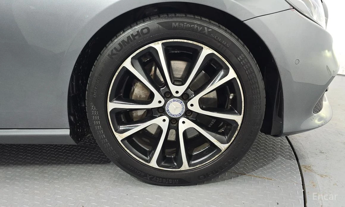 Mercedes-Benz E 300, снимка 5 - Автомобили и джипове - 53972795