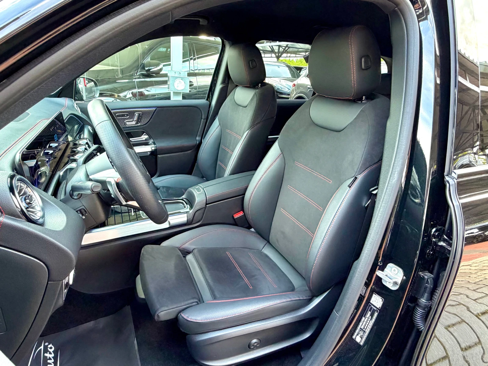 Mercedes-Benz EQB 350#4MAT#FACELIFT#AMG#H&K#HEADUP#360* CAM#DISTR#, снимка 12 - Автомобили и джипове - 54496562